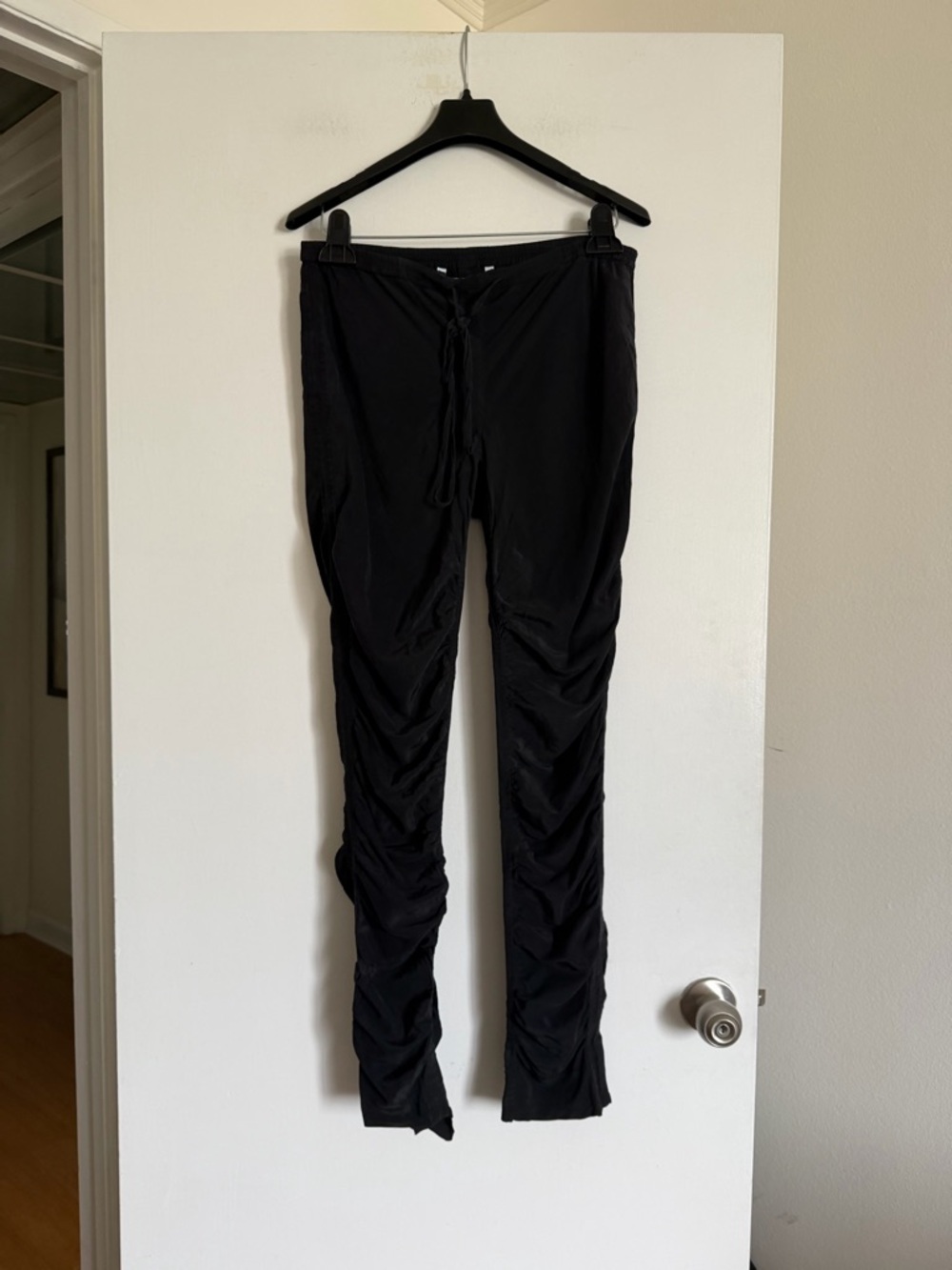 Diane Von Furstenberg Black Silk Ruched Skinny Drawstring Closure Pants size 6 - Picture 2 of 9